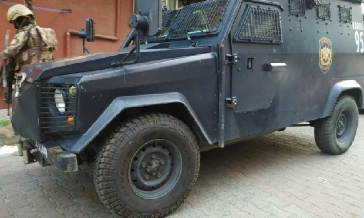 Karag&uuml;mr&uuml;k &ccedil;etesi'ne operasyon: 28 g&ouml;zaltı     