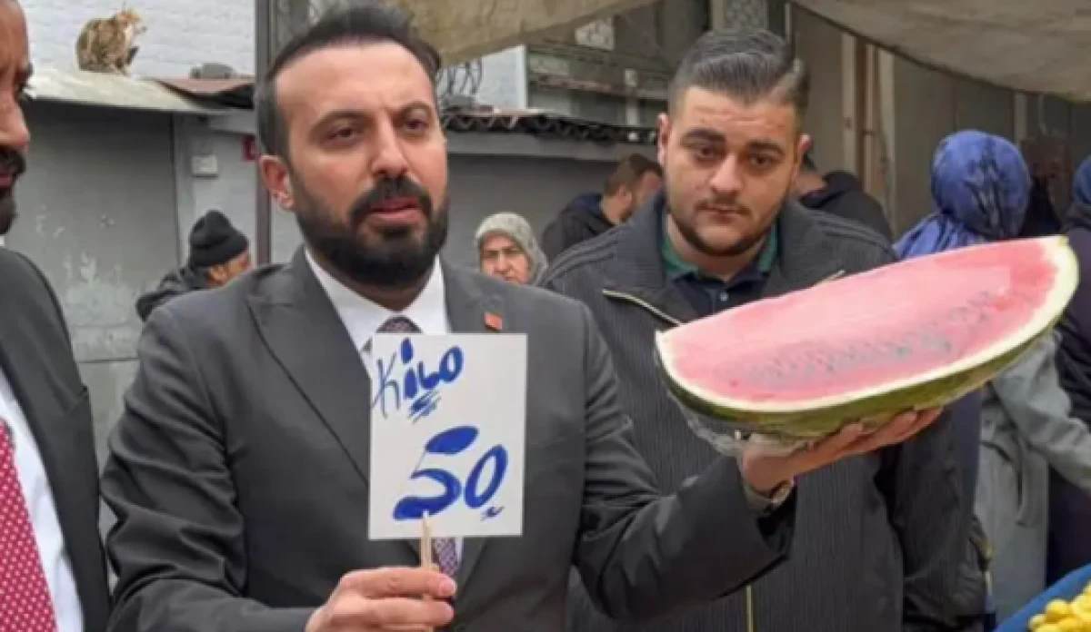 Karpuz dilimiyle poz veren CHP&rsquo;li Işık&rsquo;a, AK Parti&rsquo;den sert cevap!