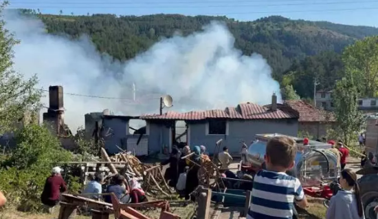Kastamonu'da çıkan yangıngında 1 çocuk hayatını kaybetti