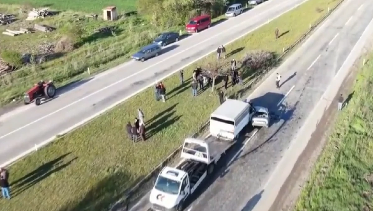 Kastamonu'da Tofaş'ın ikiye b&ouml;l&uuml;nd&uuml;ğ&uuml; feci kazanın g&ouml;r&uuml;nt&uuml;leri ortaya &ccedil;ıktı