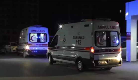 Kavgayı ayırmak isterken sırtından vuruldu 