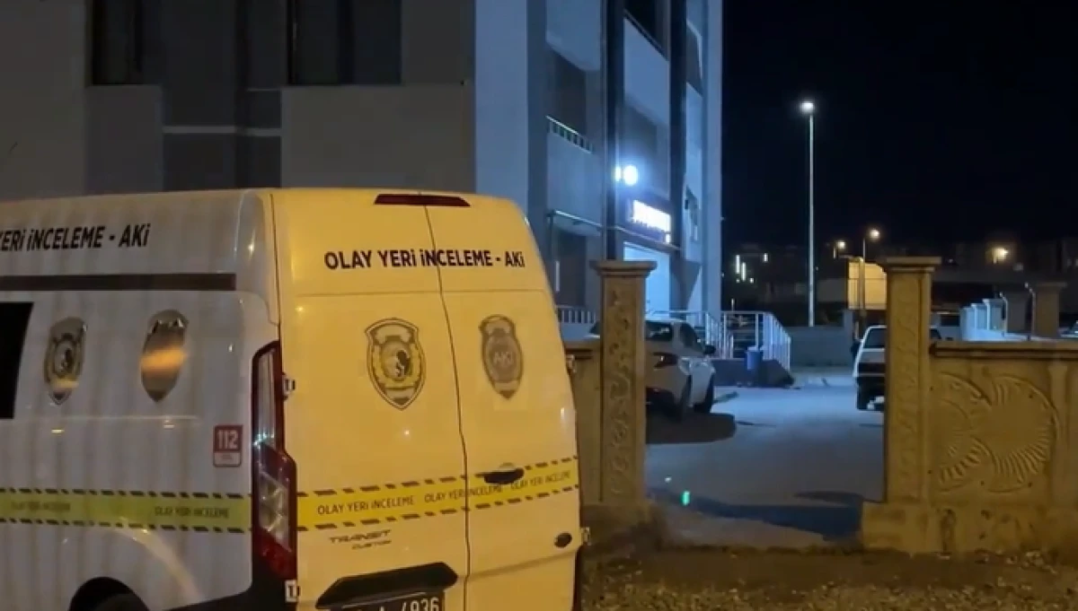 Kayseri'de 1 kişinin &ouml;ld&uuml;ğ&uuml;, 2 kişinin de yaralandığı bı&ccedil;aklı kavganın g&ouml;r&uuml;nt&uuml;leri ortaya &ccedil;ıktı