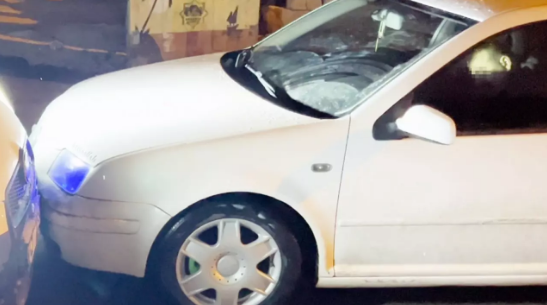 Kaza yapıp uyuya kalan alkollü sürücüyü polis uyandırdı