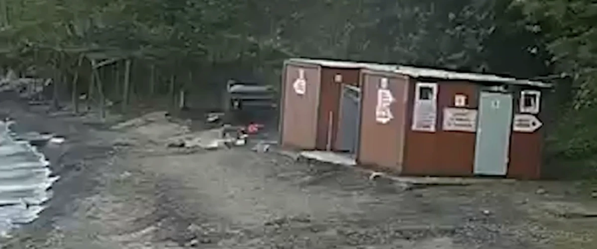 Kediye &ccedil;arpmamak i&ccedil;in manevra yapan aracın plaja u&ccedil;tuğu kaza