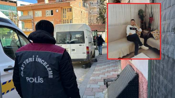 Kendi kendini mehdi ilan etti! Babasını öldürdü