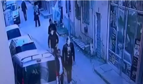 Kendilerini polis olarak tanıtıp vatandaşları gasp ettiler 