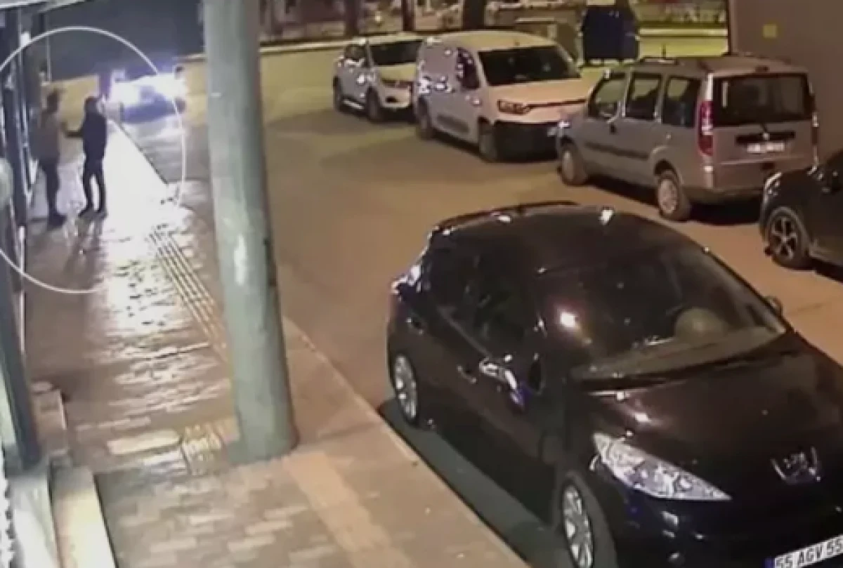 Kendisini darbeden kişiyi tabancayla vurdu     