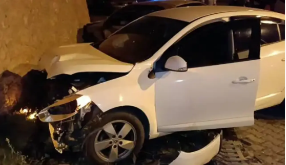 Kırıkkale’de iki otomobil kafa kafaya çarpıştı 