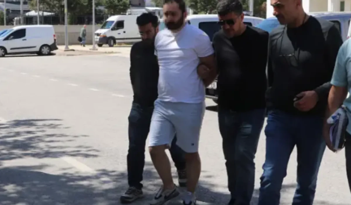 Kız arkadaşının eski eşini bı&ccedil;aklayarak &ouml;ld&uuml;rd&uuml;