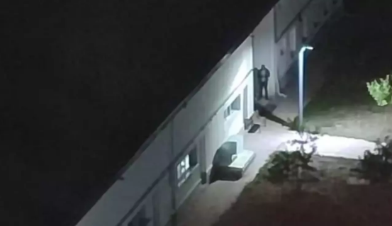 Kız yurdunda erkek alarmı!                       