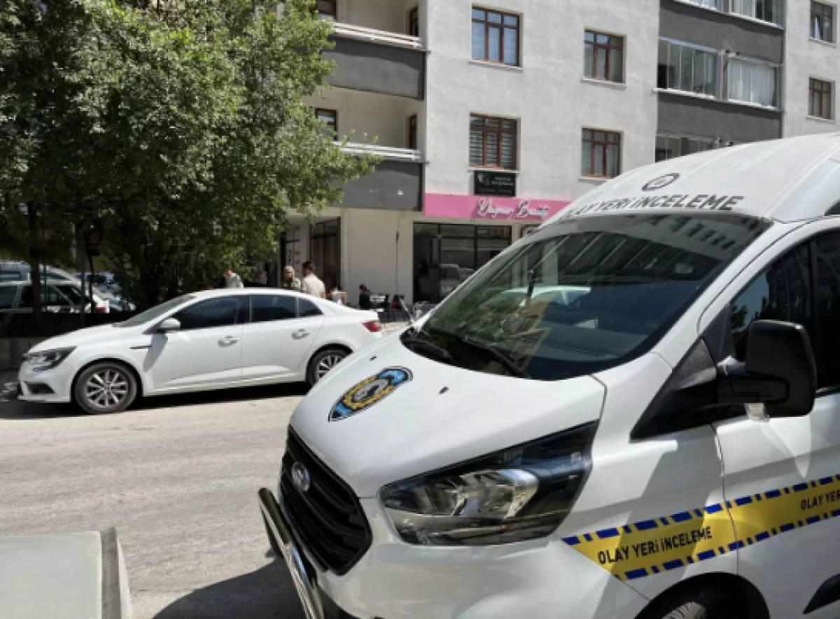 Konya'da bir apartmanın çöp bölümünde top mermisi bulundu