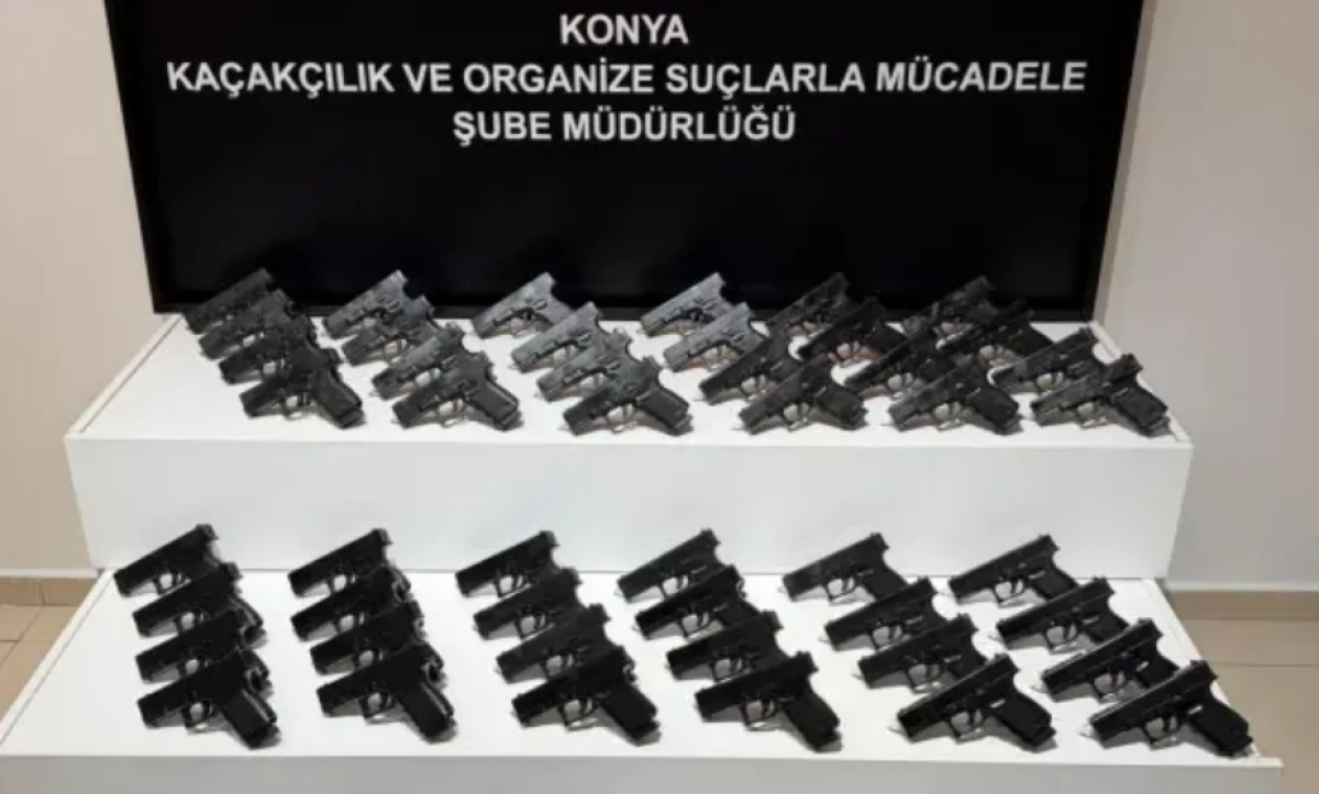 Konya'da durdurulan ara&ccedil;tan cephanelik &ccedil;ıktı: 2 g&ouml;zaltı