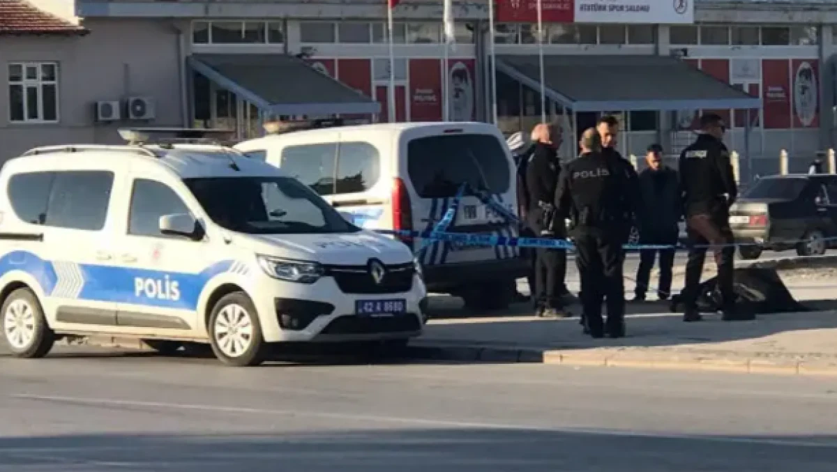 Konya&rsquo;da sabah saatlerinde korkun&ccedil; g&ouml;r&uuml;nt&uuml;! Kaldırımda &ouml;l&uuml; bulundu