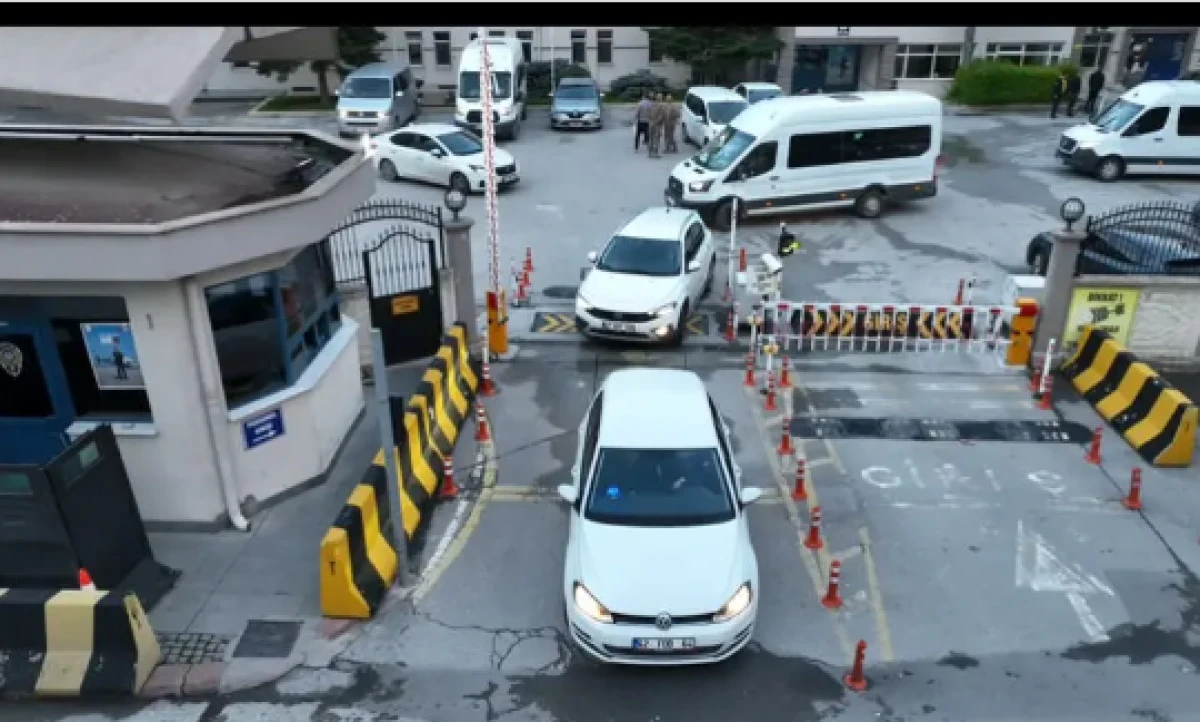 Konya'da şafak operasyonu! Evden servet &ccedil;ıktı