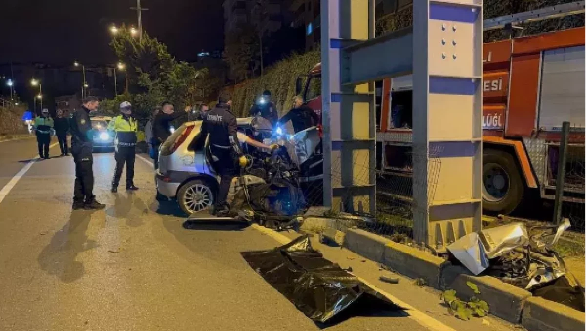 Korkunç kaza! Araç ikiye katlandı        