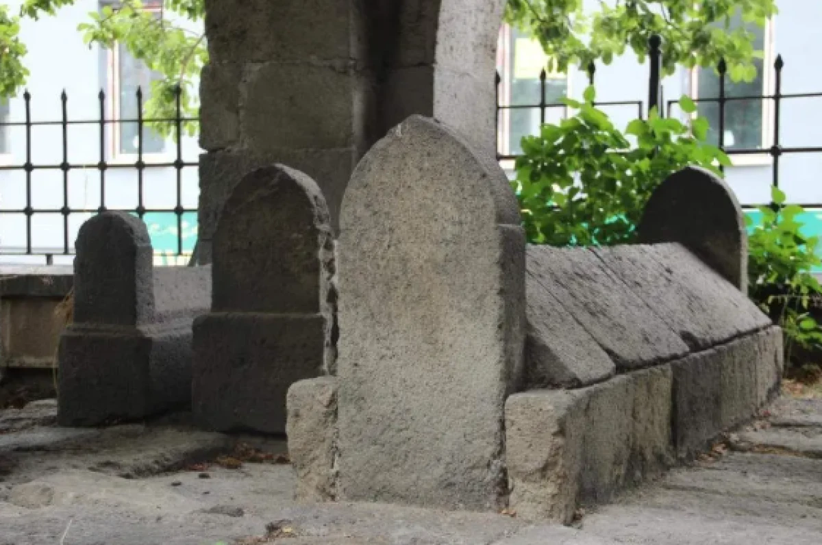 Kralın kızının mezarı Erzurum'da bulundu! 17. y&uuml;zyılda..