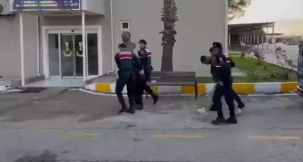 Kur'an-ı Kerim'lere zarar veren 2 kişi tutuklandı     