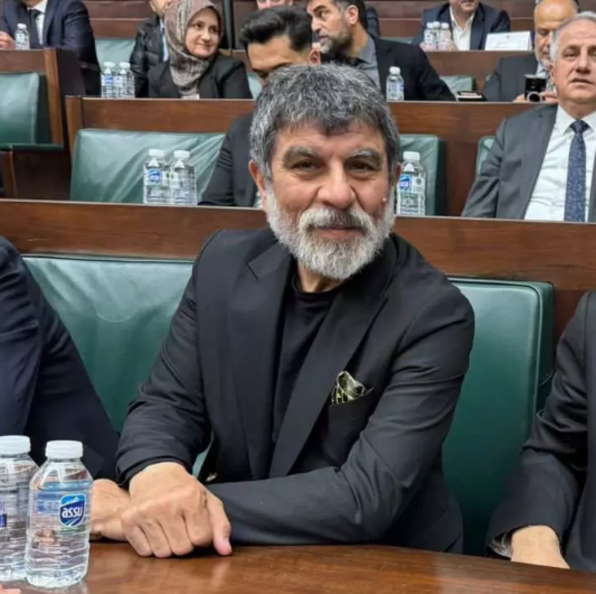 Kurtlar Vadisi'nin &uuml;nl&uuml; ismi AK Parti Grup toplantısında!           