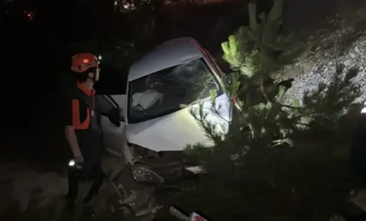 K&uuml;tahya'da otomobil ile motosiklet &ccedil;arpıştı, 5 kişi yaralandı