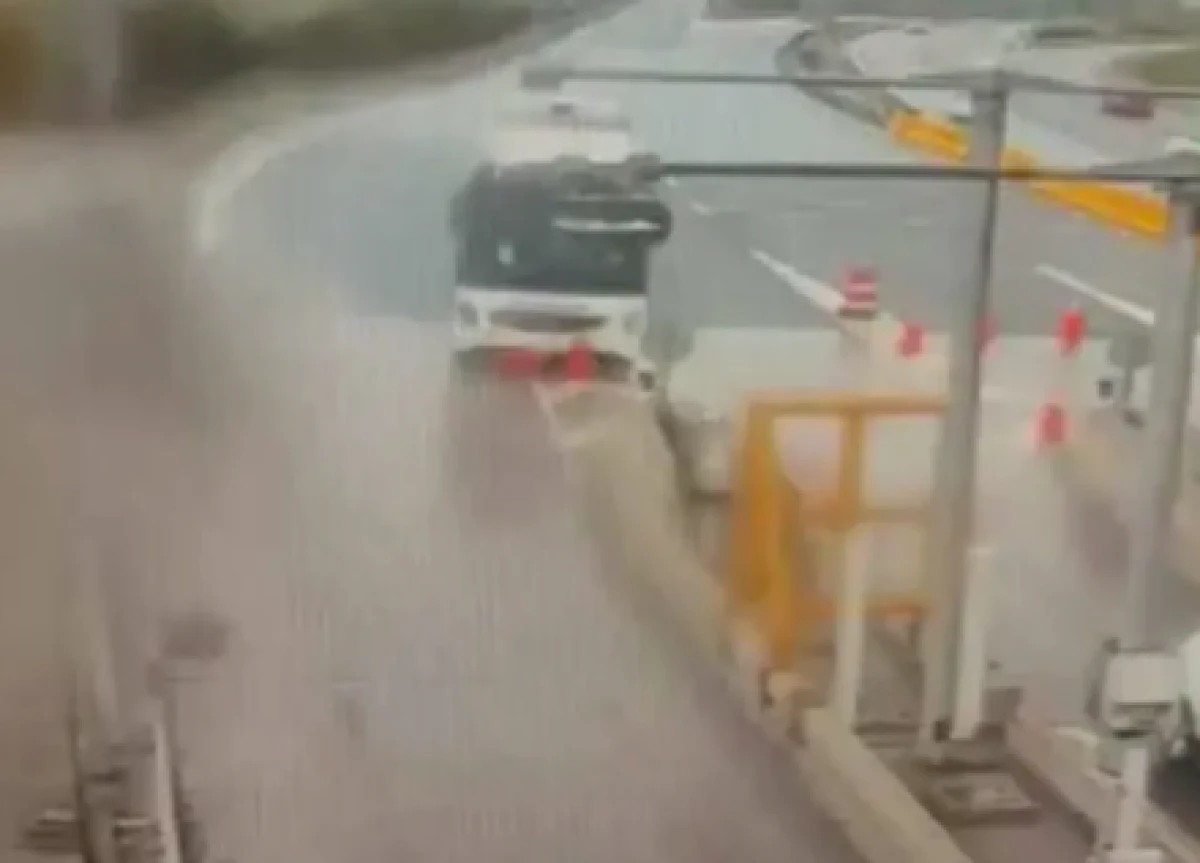 Kuzey Marmara Otoyolu'ndaki kaza anı kamerada