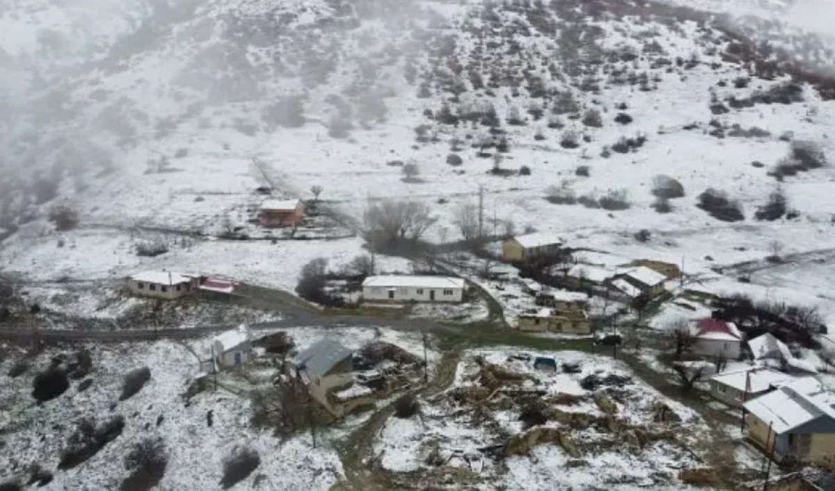 Lapa lapa yağdı! Erzincan beyaza b&uuml;r&uuml;nd&uuml;