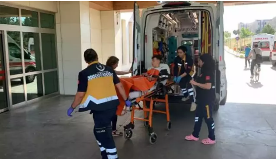 Lise öğrencilerinin bıçakla şakası hastanede bitti 