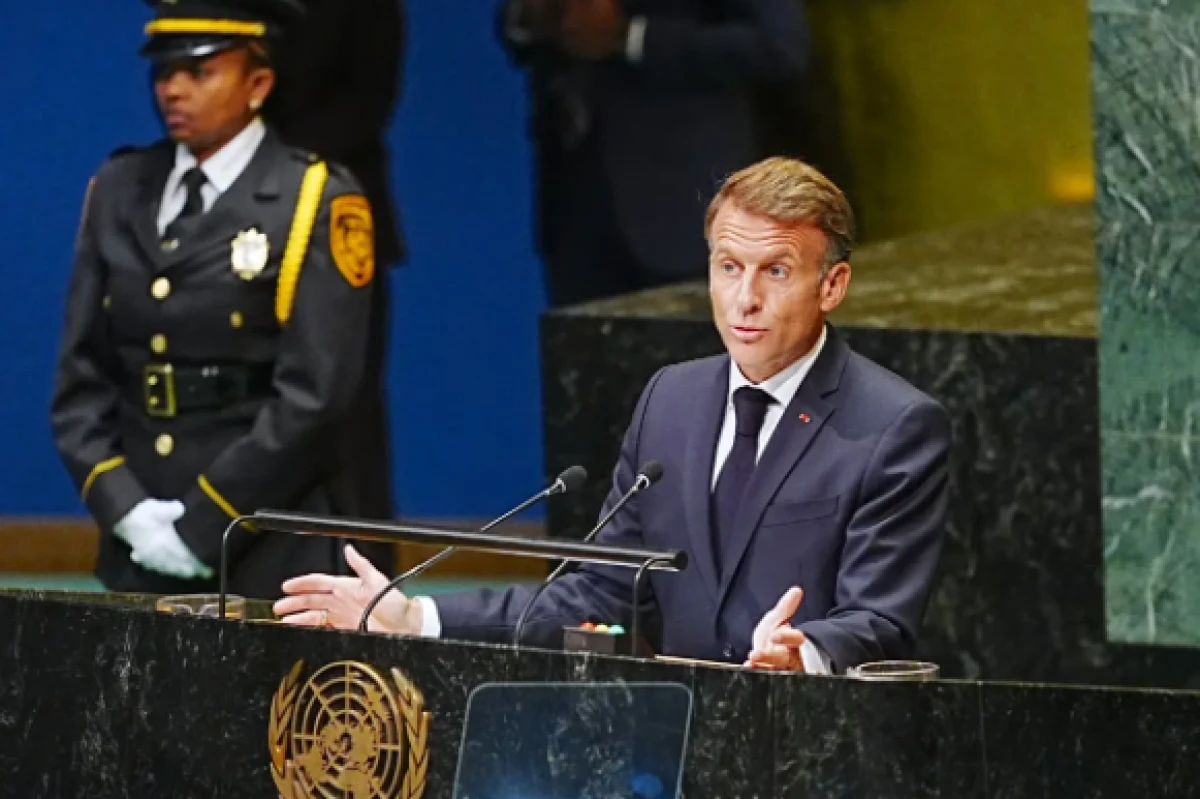 Macron Hi&ccedil; kimseyi su&ccedil;lamak istemiyorum dedi: H&uuml;rm&uuml;z i&ccedil;in a&ccedil;tı ağzını yumdu g&ouml;z&uuml;n&uuml;!