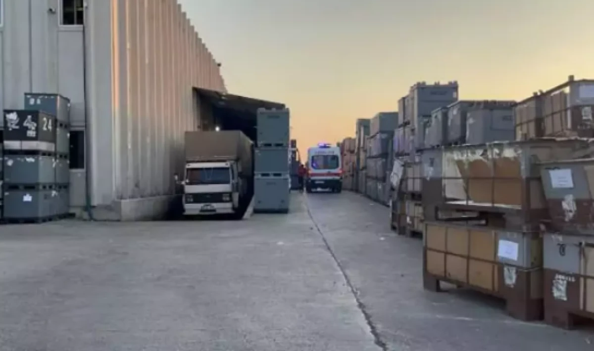 Makinaya sıkışan işçi hayatını kaybetti  