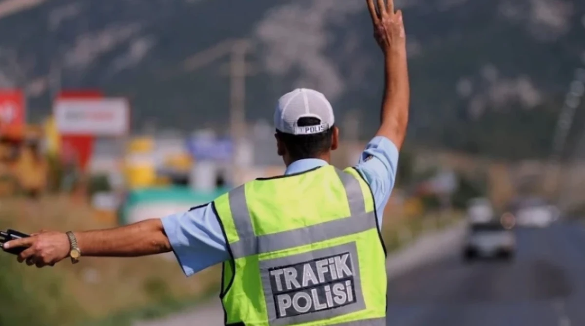 Maltepe'de trafikte kavga eden 3 kişi              