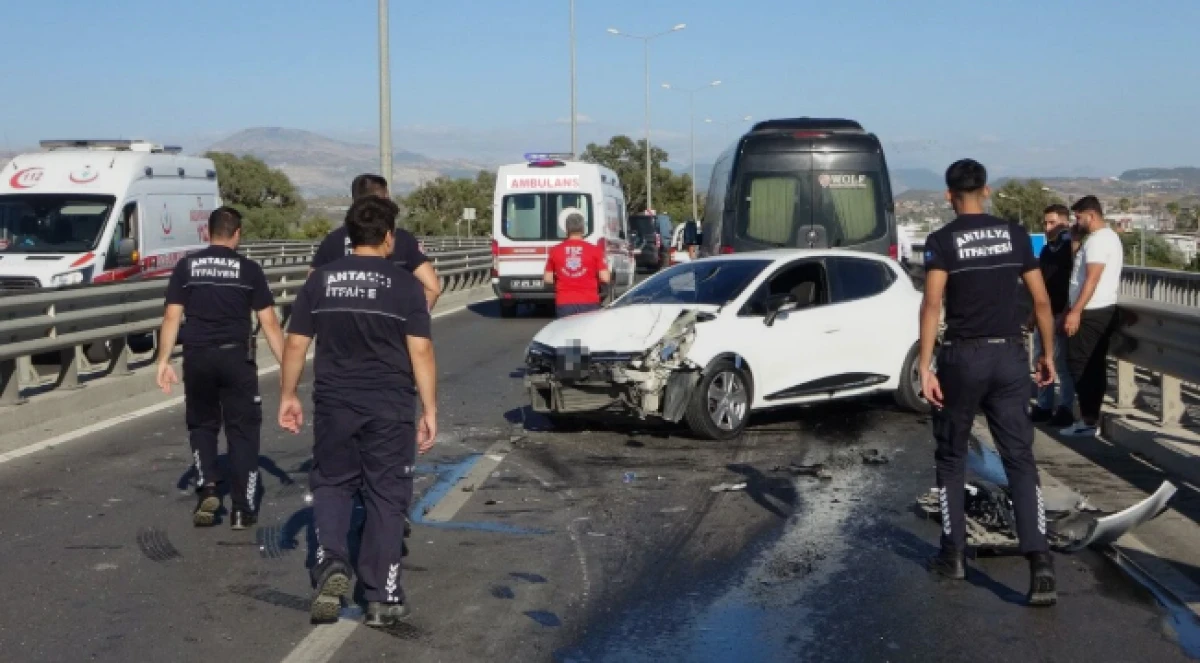 Manavgat'ta zincirleme kaza: Yaralılar var