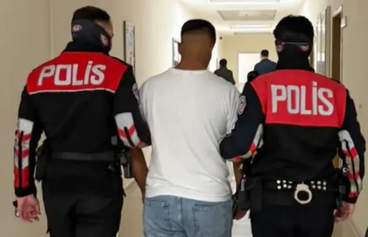 Manisa'da 152 yıl hapis cezasıyla aranan 17 yaşındaki su&ccedil; makinesi yakalandı