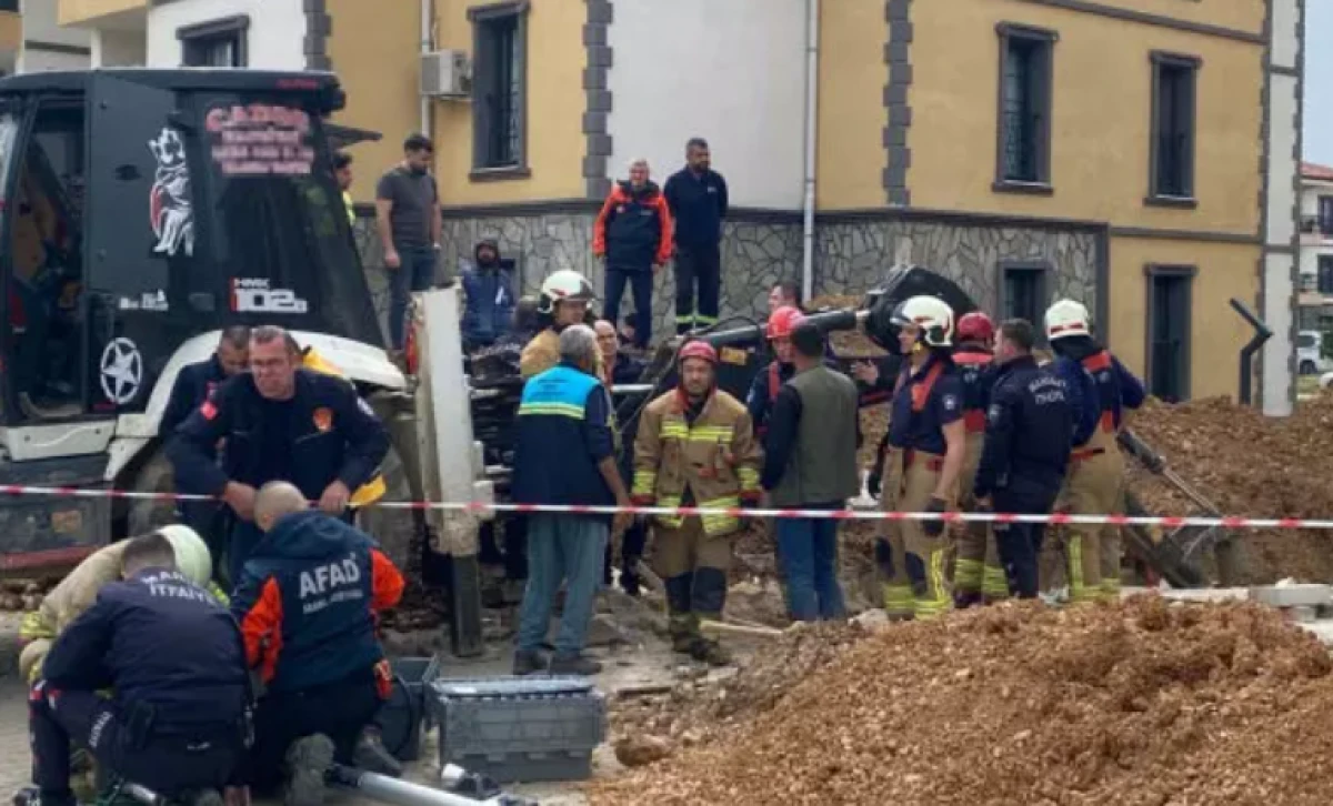 Manisa'da g&ouml;&ccedil;&uuml;k: Bir iş&ccedil;i toprak altında kaldı 