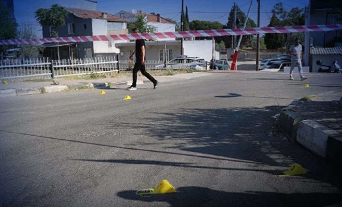 Manisa'da motosikletli saldırgan dehşet sa&ccedil;tı : Baba ve oğlu hayatını kaybetti