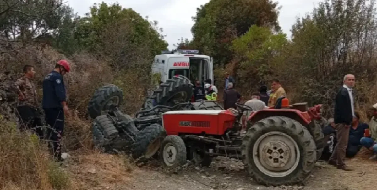 Manisa'da y&uuml;rek yakan  y&uuml;rek yakan: Trakt&ouml;r devrildi, 2 &ouml;l&uuml;, 3 yaralı var