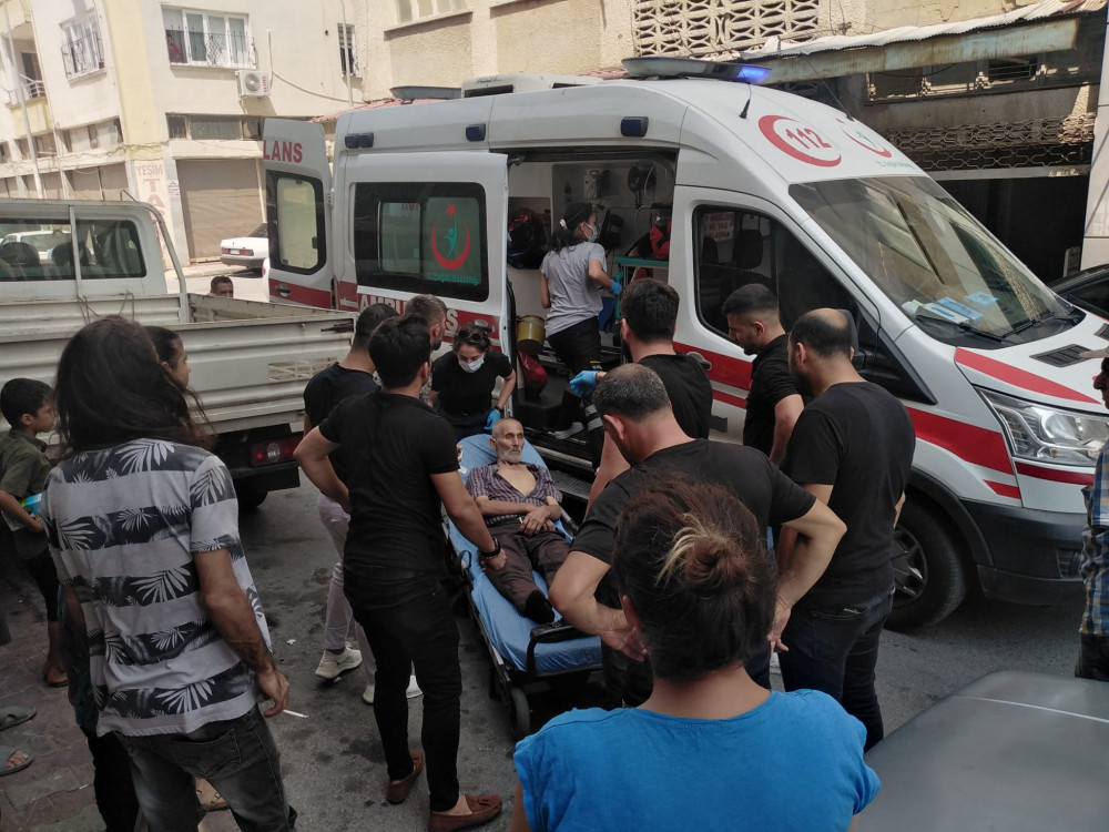 Mersin Çarşı'da Bir Vatandaş Sıcaktan Bayıldı