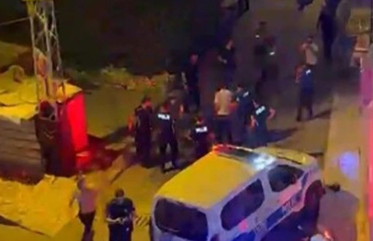 Mersin'de aile i&ccedil;i silahlı kavgada; balkondaki komşu vurularak &ouml;ld&uuml;