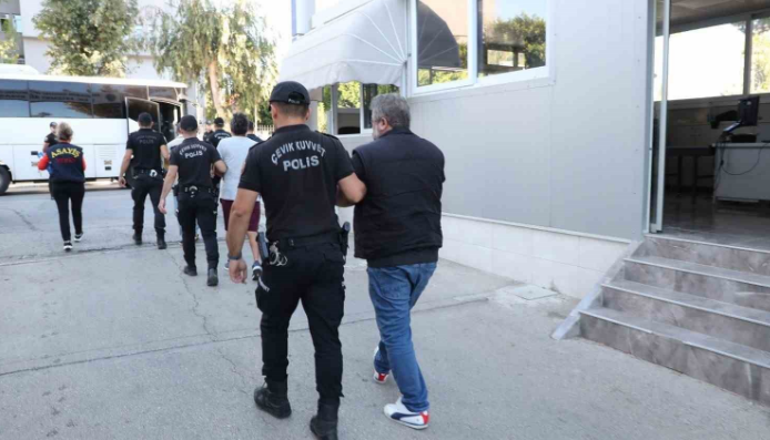 Mersin'de Alman vatandaşlarını dolandıran şüpheliler gözaltına alındı