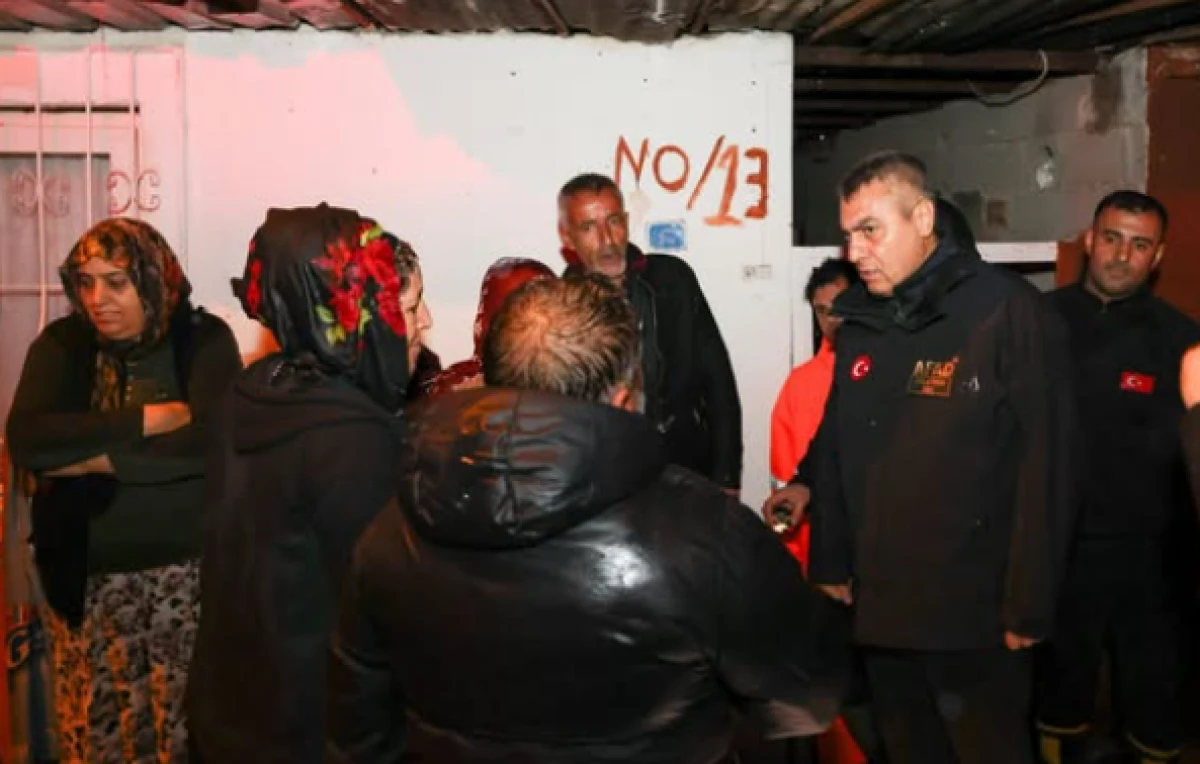 Mersin'de belediyelerde yaşanan koordinasyon sorunlarının vatandaş &uuml;zerindeki etkisi hissedilirken, Mersin Valisi Atilla Toros'un sahaya inerek vatandaşların yanında oldu