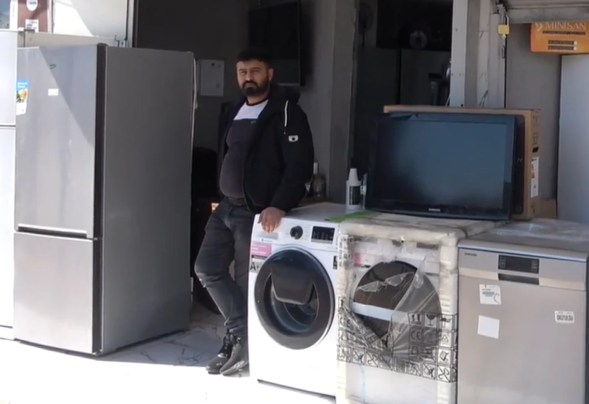 Mersin'de bir esnaf, yardım etmek istediği gen&ccedil; tarafından soyuldu