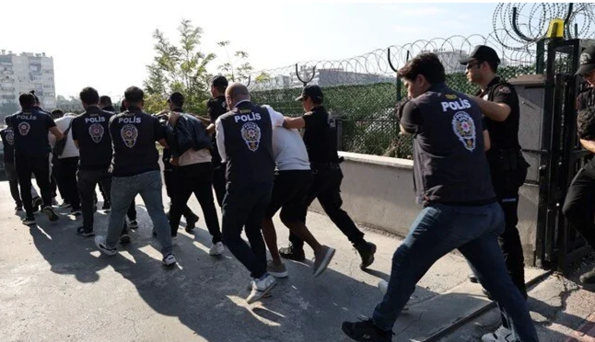 Mersin'de futbol kulübü locası dolandırıcılarına operasyon!