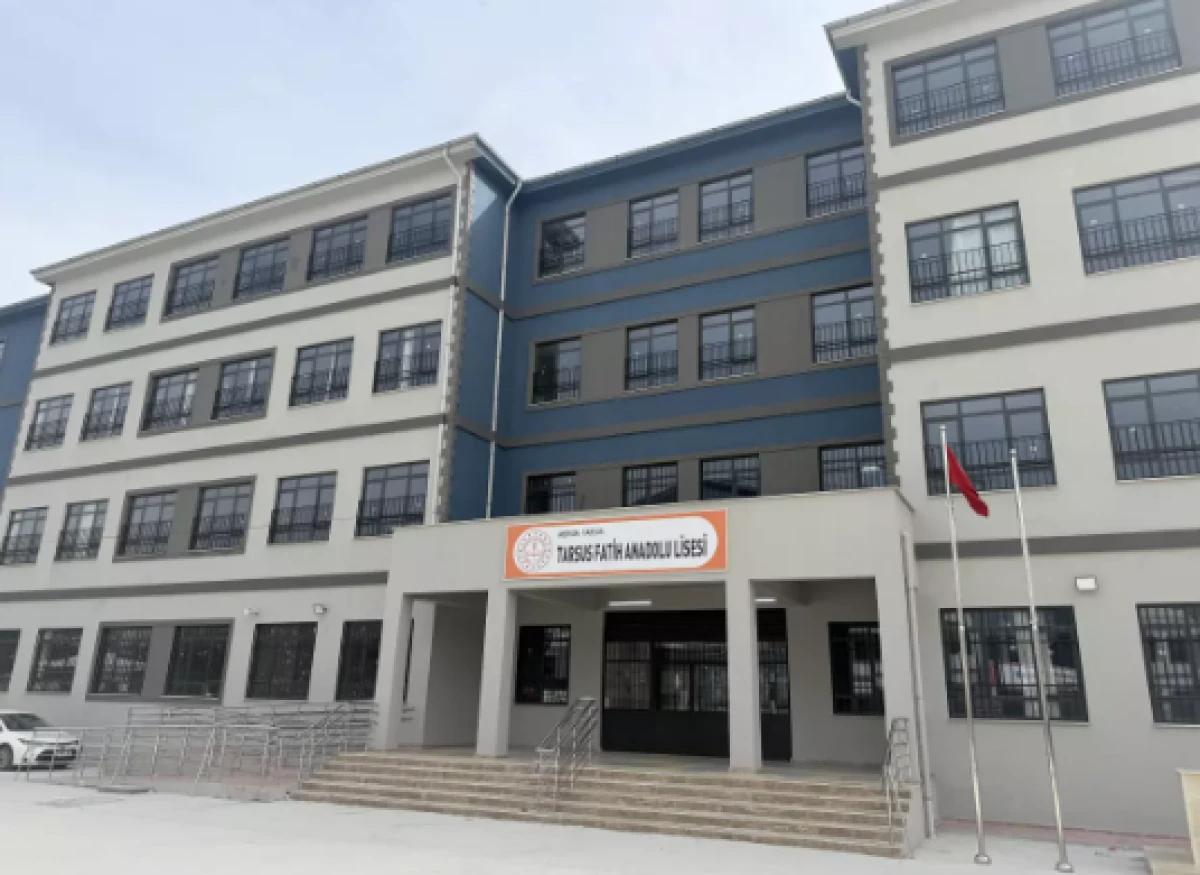 Mersin'de lisede panik! &Ouml;ğrencinin &uuml;zerinden silah &ccedil;ıktı