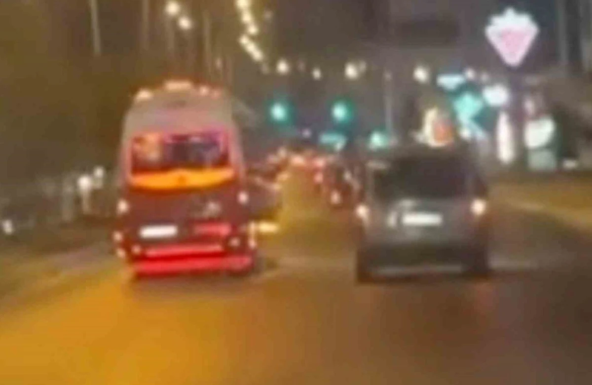 Mersin&rsquo;de makas atan minib&uuml;s&ccedil;&uuml; kameraya yakalandı, 90 bin TL ceza yedi