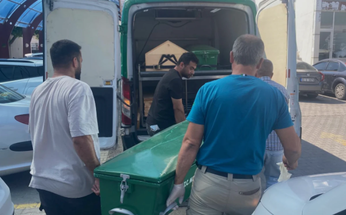 Mersin'de ş&uuml;pheli &ouml;l&uuml;m: Parkta cansız bedeni bulundu