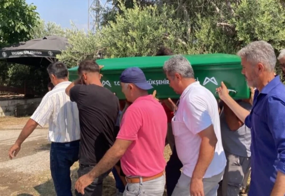Mersin'deki kasklı d*hşette hayatını kaybeden yaşlı adam toprağa verildi