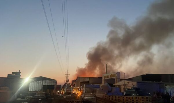 Mersin'deki tekstil deposunda çıkan yangın söndürüldü 