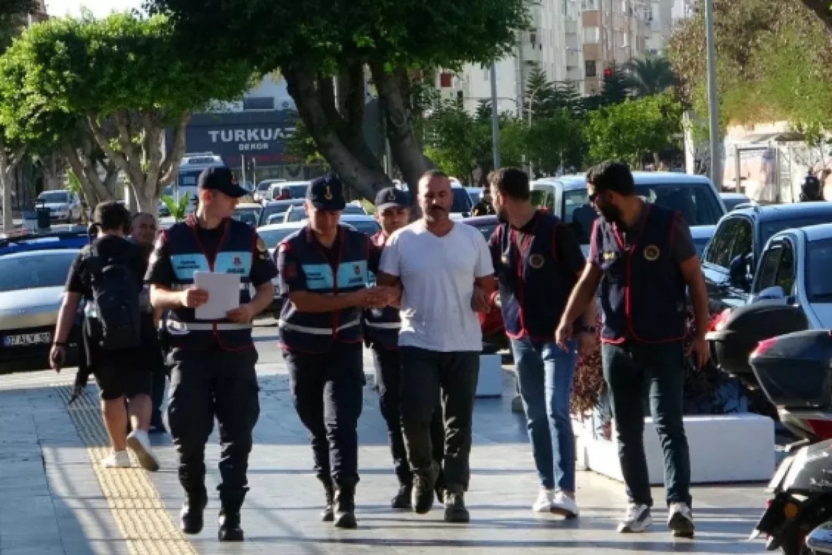 Mesai arkadaşını canice öldürdü!         