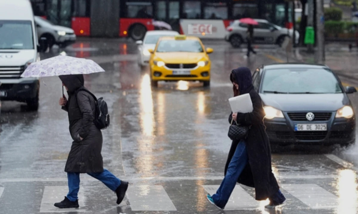 Meteoroloji haritayı g&uuml;ncelledi! Yağış geri d&ouml;n&uuml;yor, meteoroloji il il uyardı
