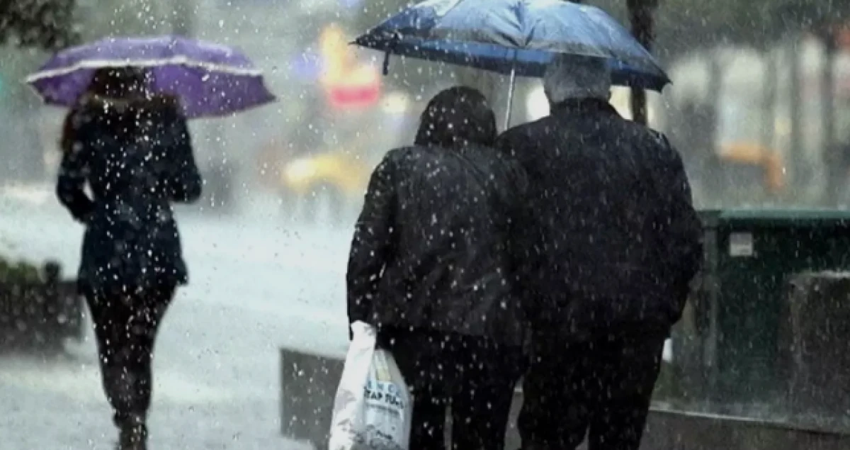 Meteoroloji uyarmıştı! İstanbul'da sağanak yağış başladı 