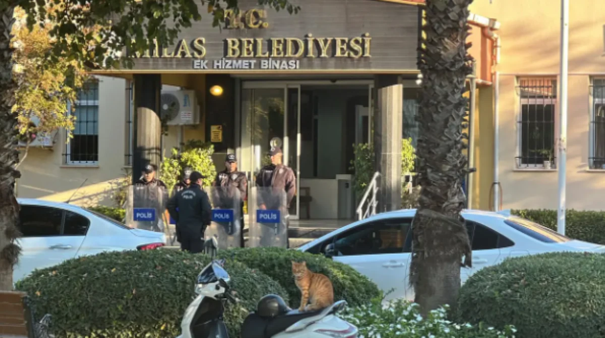 Milas Belediyesi'ne operasyon! Belediye Başkanı ve oğlu dahil 29 g&ouml;zaltı