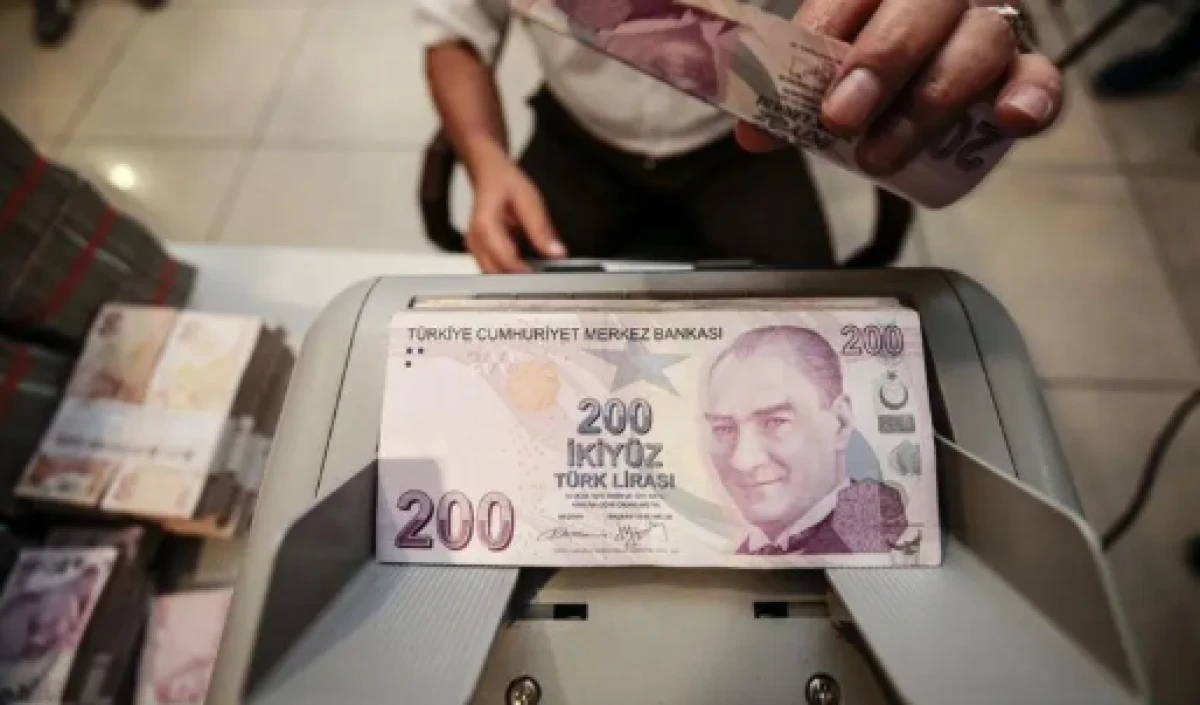 Milyonların g&ouml;z&uuml; banka hesaplarında! Zamlı maaşlar ne zaman yatıyor, İşte &ouml;deme takvimi